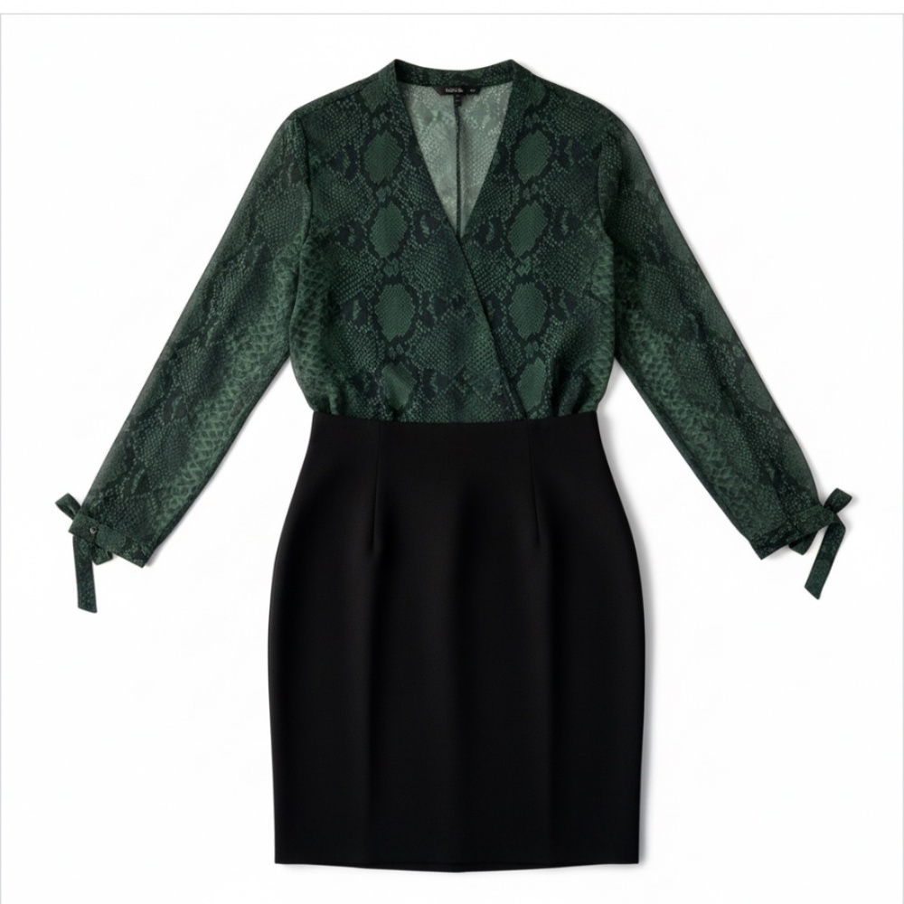 AKRIS Blouse 100% Silk Color Pine Snakeskin Green Size 8
